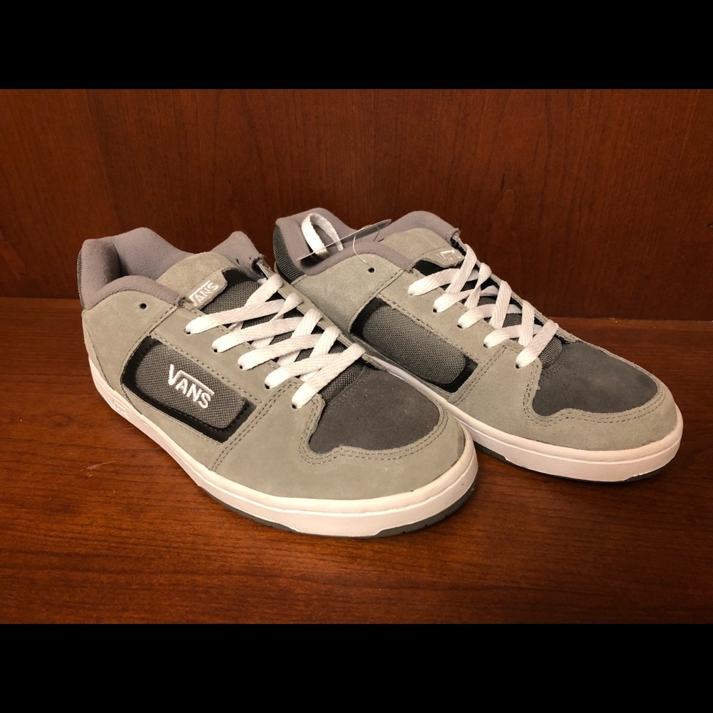 Men’s Vans Size 8.5. NWOT